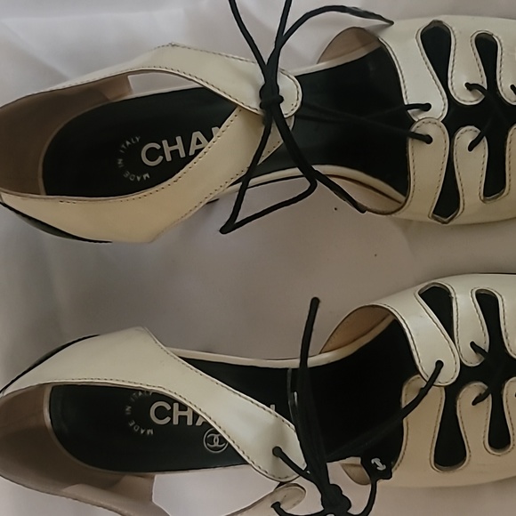 CHANEL AUTHENTHIC LACE UP PUMP ROUND OPEN TOE BLACK/IVORY PRE-OWNED NO BOX - Picture 6 of 8